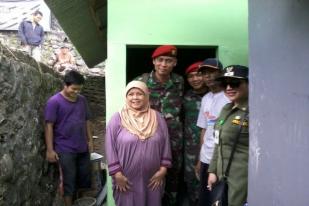 Kopassus Pantau Renovasi Rumah di Lenteng Agung