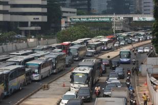 Demo Buruh Kuasai Sudirman-Istana