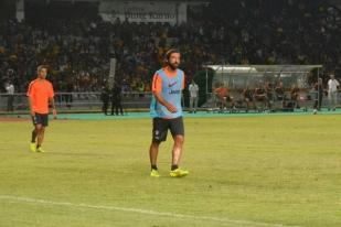 Pirlo cs Cicipi Rumput GBK di Hadapan Juventini