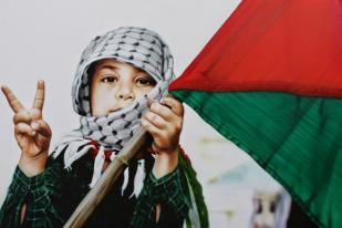 Palestina: Biarkan Anak Kami Hormat Bendera Sebelum Sekolah