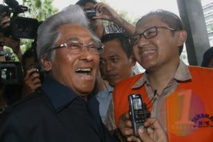 Artis Hingga Menteri Hadiri Pemakaman Adnan Buyung