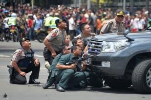 Teroris Rekrut Anggota dari Kelompok Anti-Kebinekaan