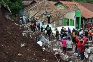 Longsor dan Banjir Melanda beberapa Wilayah