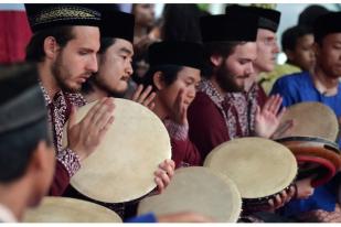 Pemuda Kanada Belajar Budaya Indonesia