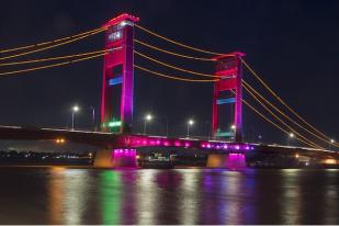 Suasana Jembatan Ampera Palembang