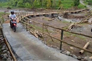  Jembatan Darurat di Madiun