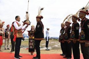 Jokowi Dapat Gelar Derayen Acang Aco dari Tokoh Adat Krayan