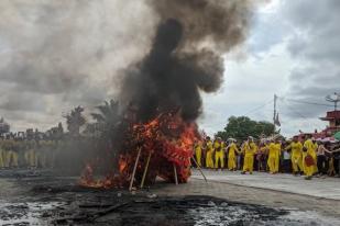 Ritual "Bakar Naga" Akhiri Perayaan Cap Go Meh di Pontianak