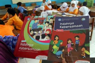 Sekolah Tidak Bayar Buku Kurikulum 2013, Dana BOS Diblokir 