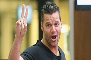 Ricky Martin Rencanakan Membuat Soundtrack Sepakbola Piala Dunia 2014    