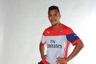 Alexis Sanchez Resmi Berkostum Arsenal