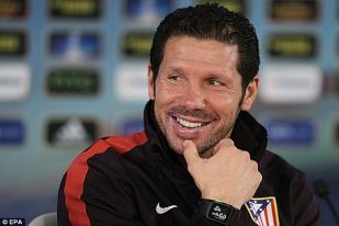 Simeone Sebut Barca dan Real Madrid Lebih Pantas Juara  