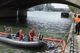 Wali Kota Paris Bersihkan Sungai Seine Setiap Hari