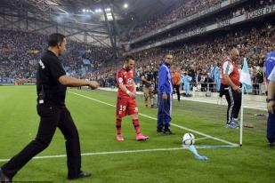 Lemparan Botol Minuman Bersoda Ganggu Liga Prancis