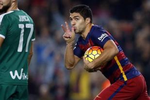 Tiga Gol Suarez Menangkan Barcelona atas Eibar