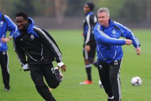 Mikel: Guus Hiddink Lebih Bawel dari Mourinho