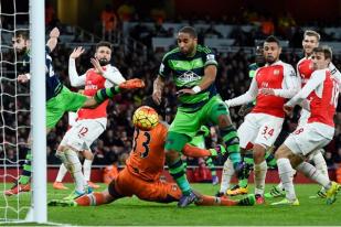 Arsenal Dikalahkan Swansea City, Wenger Malu