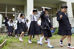 Sekolah di Kumamoto Adakan Latihan Evakuasi Gempa