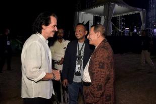 Yanni, Candi, dan Kontemplasi