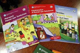 Pemerintah Ambil Alih Pemesanan Buku Kurikulum 2013