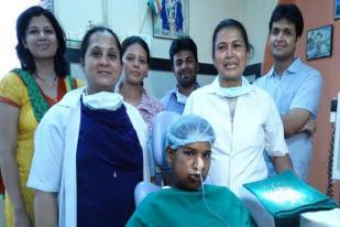 Dokter Cabut 232 Gigi dari Mulut Seorang Remaja India