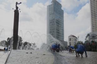 Perawatan Tugu Selamat Datang Jakarta