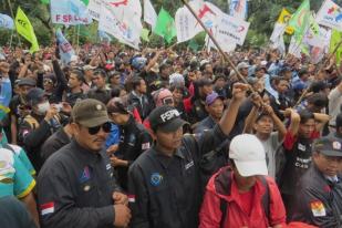 Buruh Kembali Datangi Kantor Jokowi Tuntut Kenaikan UMP