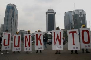 Aksi  Demo Menolak WTO di Kedubes Amerika Serikat