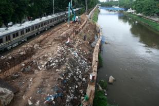 Tanggul Miring Latuharhary Masih Dikerjakan