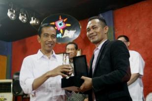 Jokowi Menerima Penghargaan Figur Pluralis