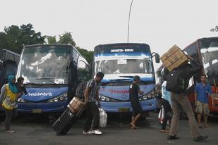 Terminal Lebak Bulus Tampak Normal Setelah Pembatalan Penutupan