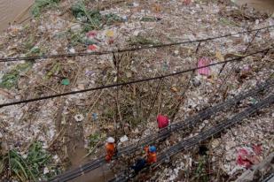 Sungai Ciliwung Kalibata Meluap, Sampah Menumpuk