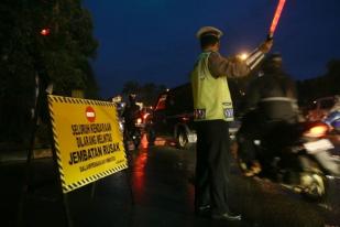 Jalan TB Simatupang Arah Pasar Rebo Ditutup Sementara