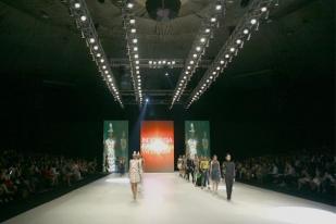 Berbagai Mode Busana Ramaikan Pergelaran IFW 2014