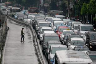 Jakarta Diguyur Hujan, Lalu Lintas Tersendat