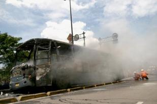 Bus Transjakarta Hangus Terbakar 