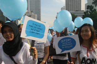 Aksi Jalan Santai Peringati Hari Peduli Autis Sedunia