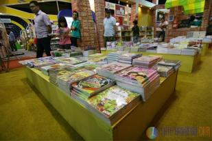 Ratusan Warga Banjiri Jakarta Book Fair 2014