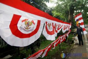 Sambut "Agustusan" Pedagang Bendera Mulai Gelar Dagangan