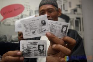 Menggugat ke MK Warga Kumpulkan Fotocopy KTP