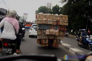 Kelebihan Muatan Membahayakan Keselamatan