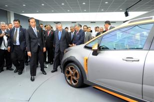 Jokowi di Proton Malaysia