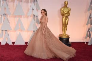 Jennifer Lopez Hadiri Penghargaan Oscars ke-87