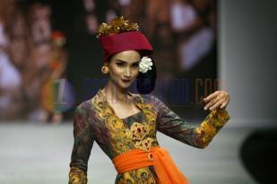 Peragaan Busana Khas Bali di IFW 2015