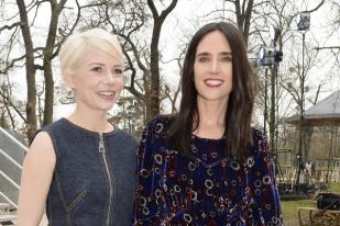 Michelle Williams Hadiri Pameran Louis Vuitton