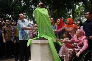 Patung Gus Dur Semasa Kecil Diresmikan di Taman Amir Hamzah