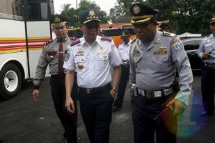 Menhub Jonan Tinjau Persiapan Mudik di Terminal Kampung Rambutan