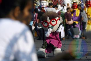 Cerita Anak Boneka Hidup Hibur Pengunjung Kota Tua