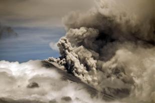 Gunung Berapi Cotopaxi Meletus