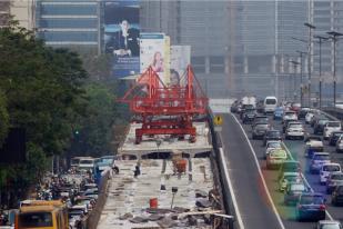 Kemacetan Setiap Hari Akibat Pembangunan Flyover Kuningan Selatan 